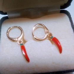 Beautiful Gold Plated Little 🌶️ Earrings.🎁🎁🎁