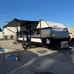 Rv Pioneer Travel Trailer Año 2023 Título Limpio Financiamiento Disponible 