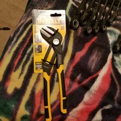 DeWalt 10"straight jaw push lock pliers.