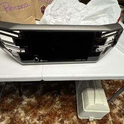 Toyota Tundra OEM Touchscreen Radio Display – SiriusXM / Bluetooth / HD Radio