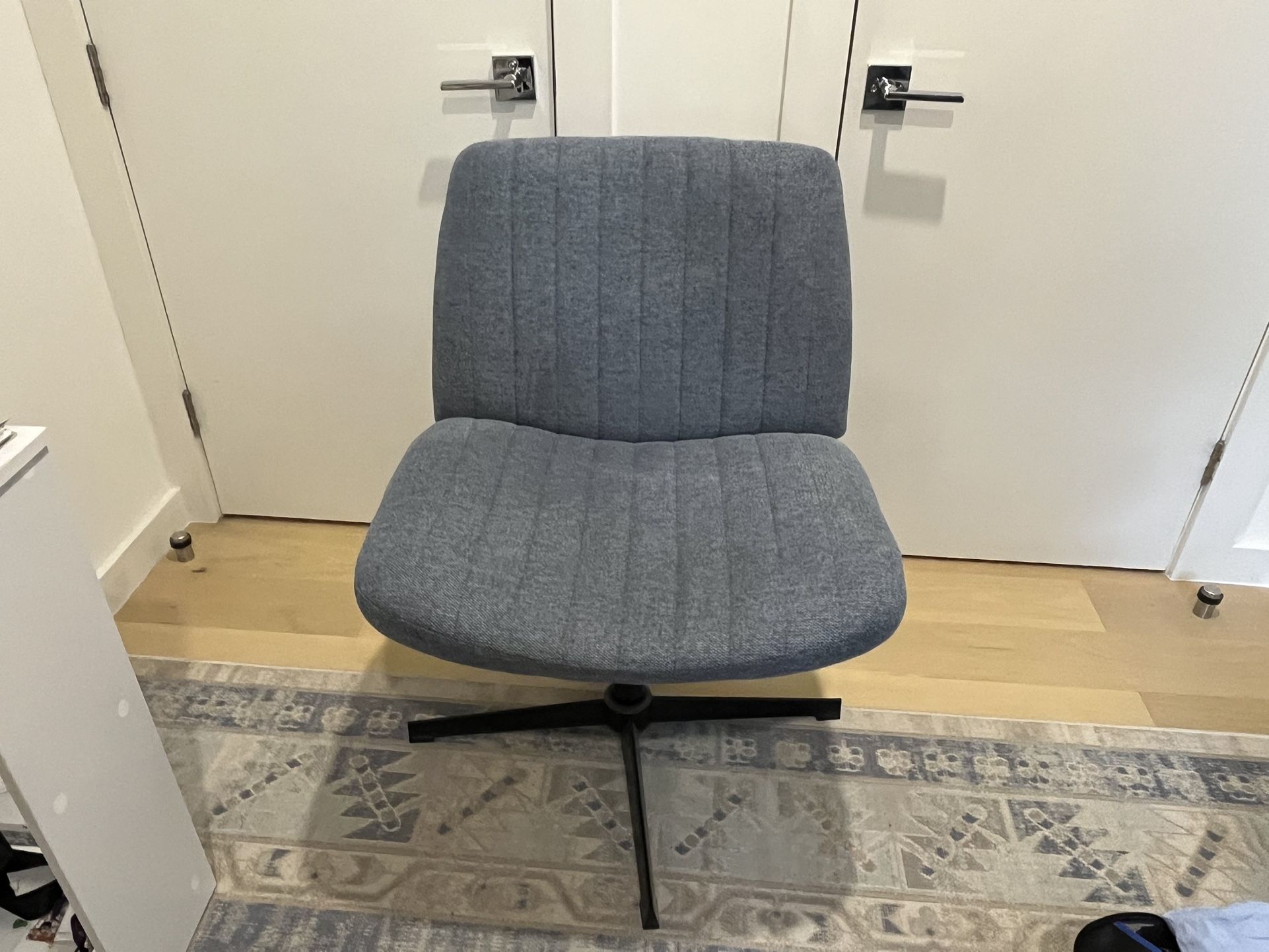 Wide Comfy Desk Chair (Blue)