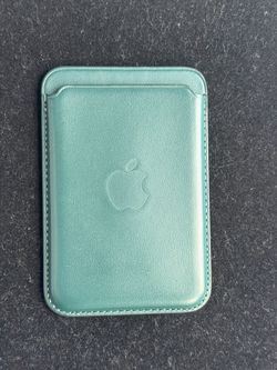 iPhone FineWoven Wallet with MagSafe - Moss