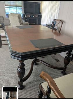 Dining table with 4 chairs+ 2 extenders