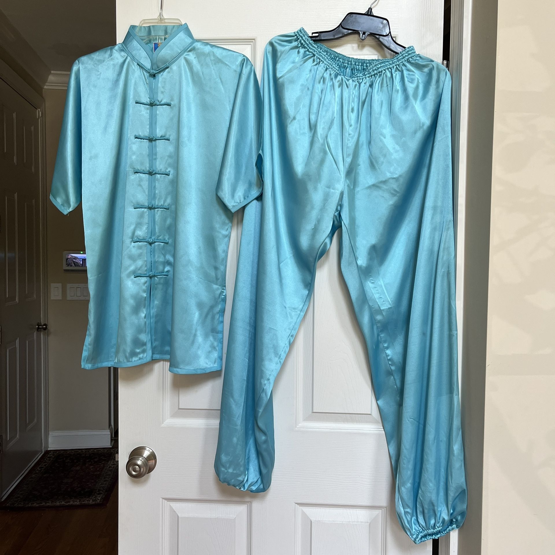 Turquoise Satin Martial Arts Set -Unisex Size 5 - Like New