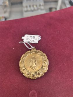 10kgold pendant 14.7 grams layaway available 10% Dwon if you interested please make sure you ask for Maribel thank you