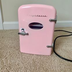 Frigidaire Mini Fridge 