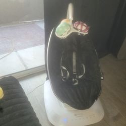 4moms mamaRoo 4 Baby Swing | Bluetooth Baby Rocker with 5 Unique  Motions