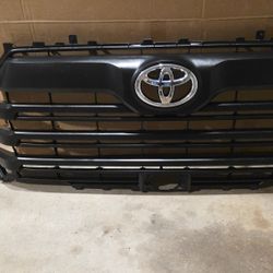 Toyota Tundra Grill  Like New 2026