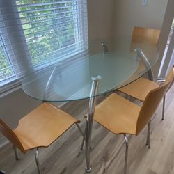 Dining Table & Chairs