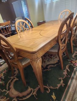 6 Chair Dining Table with leaf & Hutch
