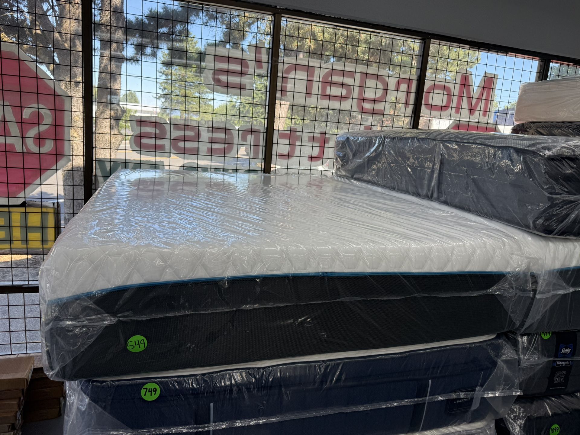 QUEEN SIZE MEMORY FOAM MATTRESS & BOX SPRING BED SET