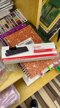 Staples Mini 3-Hole Punch
