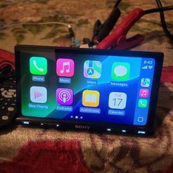 Sony single din 7 inch screen stereo with Apple car play and Android auto