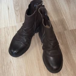 Clarks Women’s  Leather  Zipper Chelsea Boots 