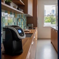 Keurig + 80 Pods Decaf  Excellent Condition 