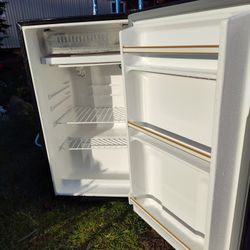 ($30) Deals Cabinet Mini Fridge/Freezer Come Grab It - (2 Available)