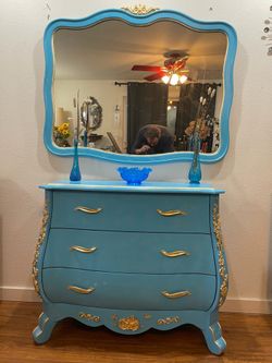 💙 Vintage Dresser with Mirror – Refinished Statement Piece 💙