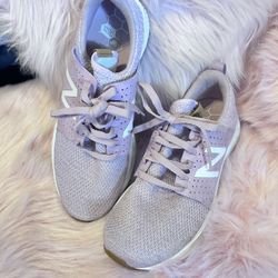New Beautiful Shade Of Lavender Women's New Balance Tennis Shoes Size 9.5 