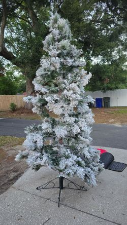 Large Christmas tree with carrying case