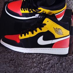 Jordan 1 Mid Black Amarillo Orange