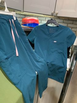 used scrubs but excellent condition ask 30 dls a set