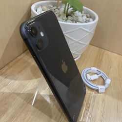 Valentines Day Special!!! iPhone 11 Color Black 64 Gb Unlocked For Any Carrier/ iPhone 11 Color Negro 64 Gb Liberado Para Cualquier Compañía 