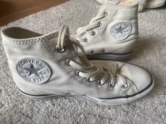 Tennis Shoes Converse Size 8.5 Women Best Offer