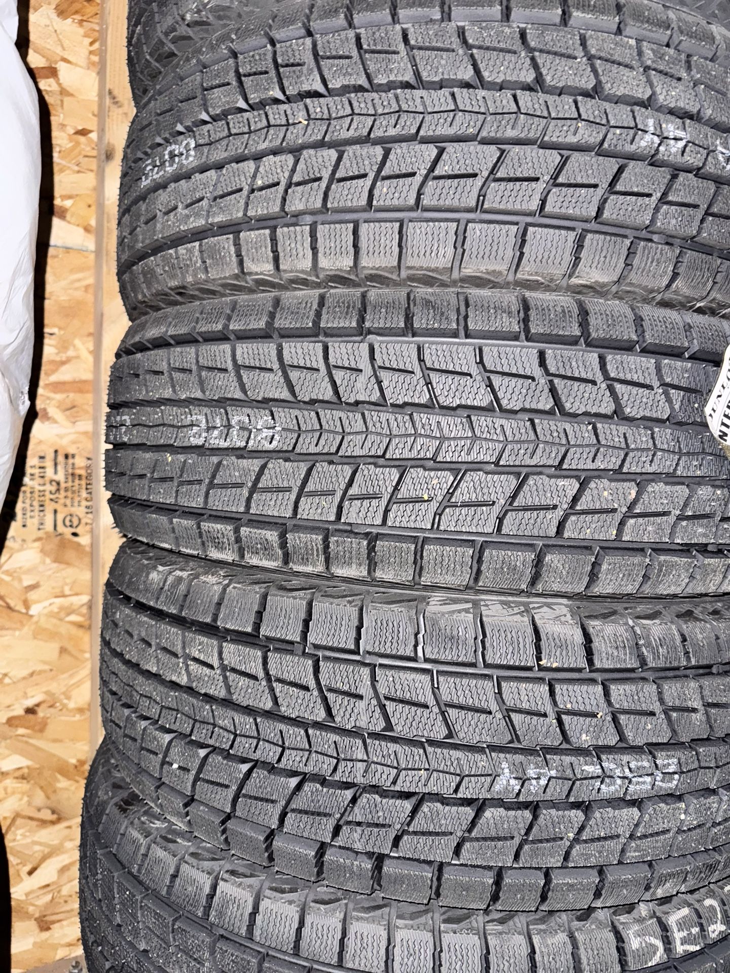 245 60 18 Dunlop Winter tires