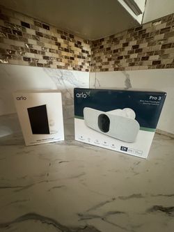 Arlo Pro 3 Floodlight Security Camera + Solar Panel