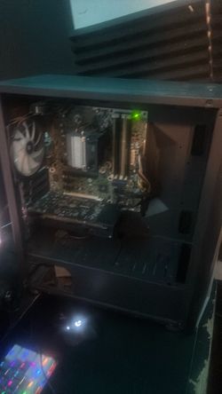 Gaming pc with monitor and kbm