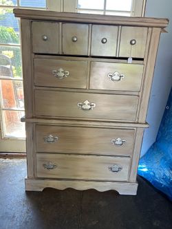 💥 Bassett 5 Chest of Drawers - Vintage White Wash 💥