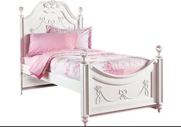 Disney dresser drawers and bed frame set