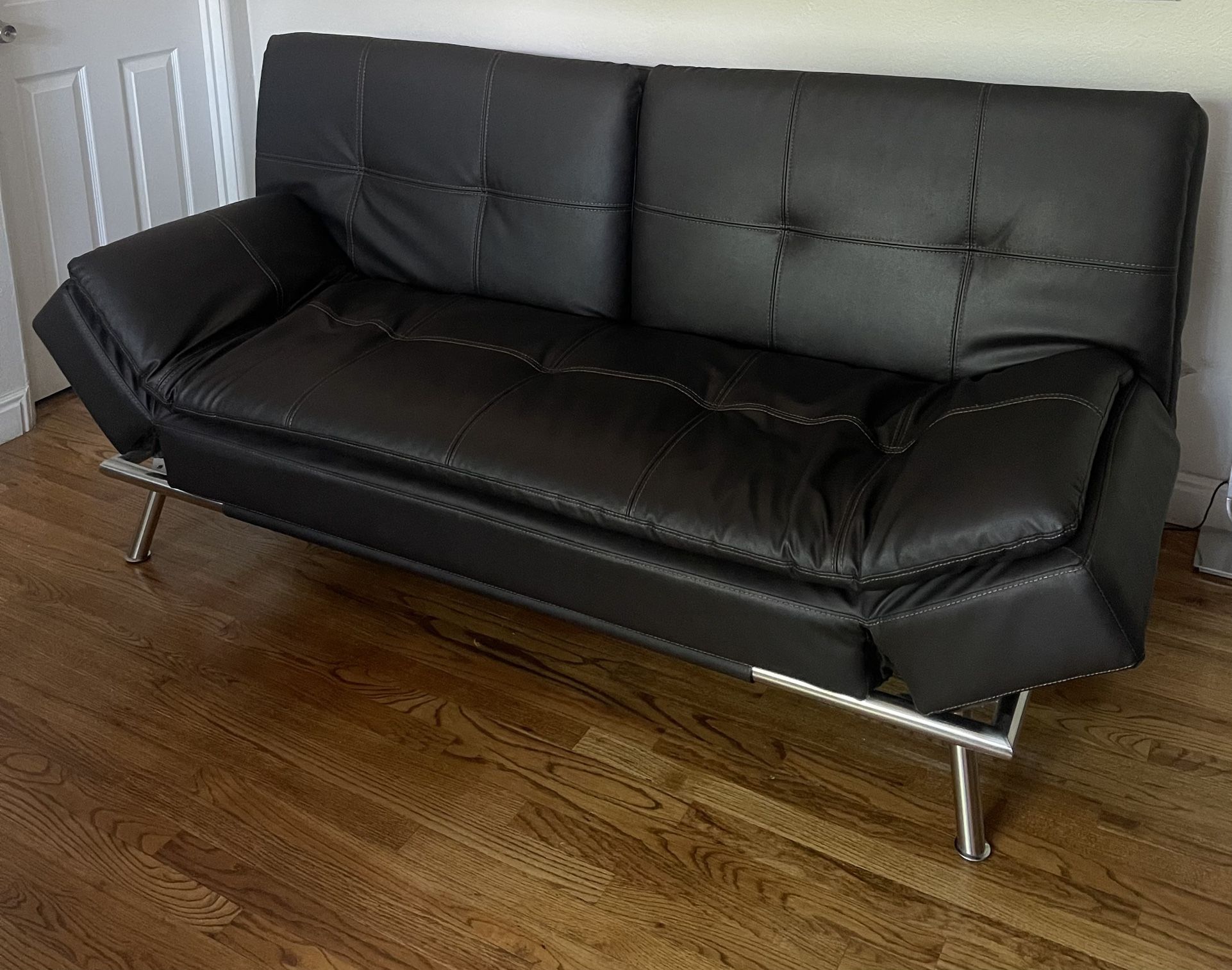 Beauty rest Bonded Leather Euro Lounger – Great Condition