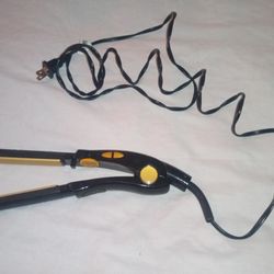 CONAIR CERAMIC FLAT IRON 
