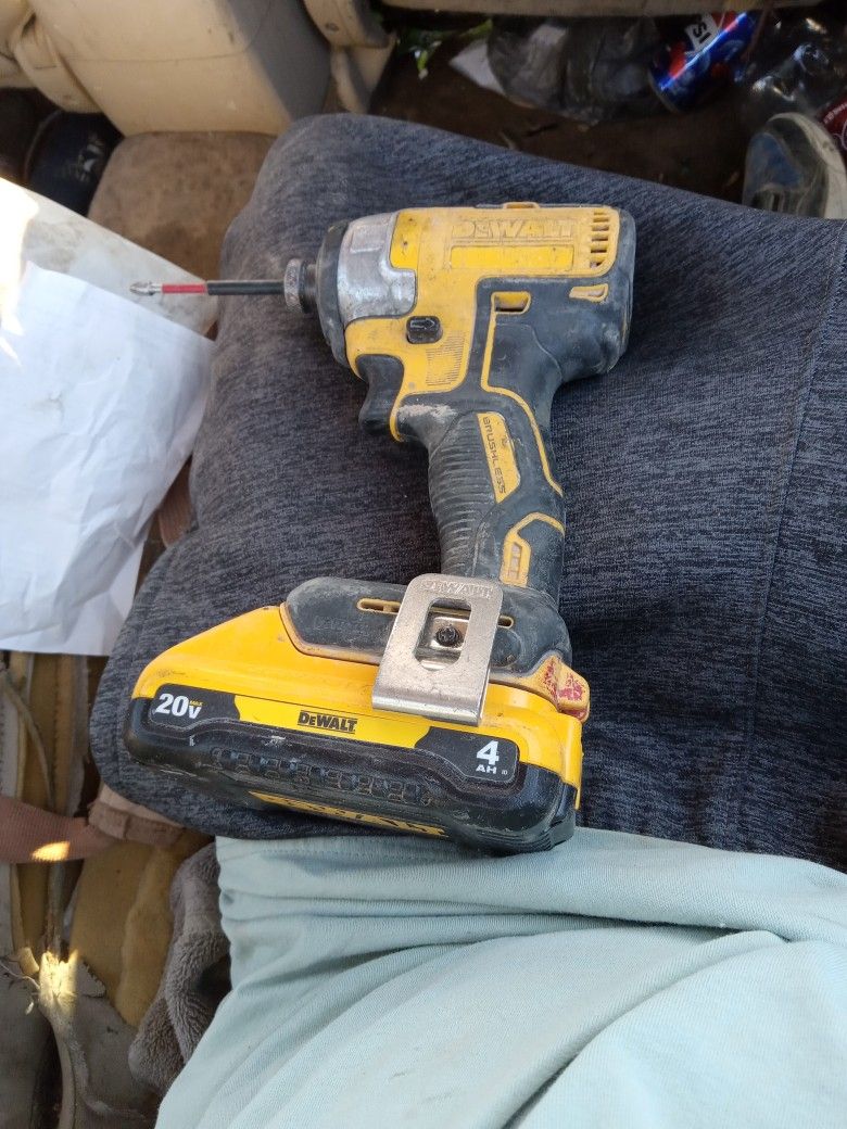 Dewalt  20 V Max With Battery