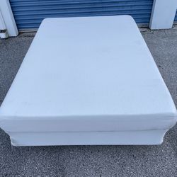 Full Size Memory Foam Mattress & Box Springs - Used good condition / Set 