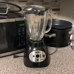 Oster Blender Digital Touch Pad 18 Speed All Metal Drive 5 Cup Glass Jar
