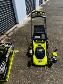 Push mower wit 4.0 battery and charger new