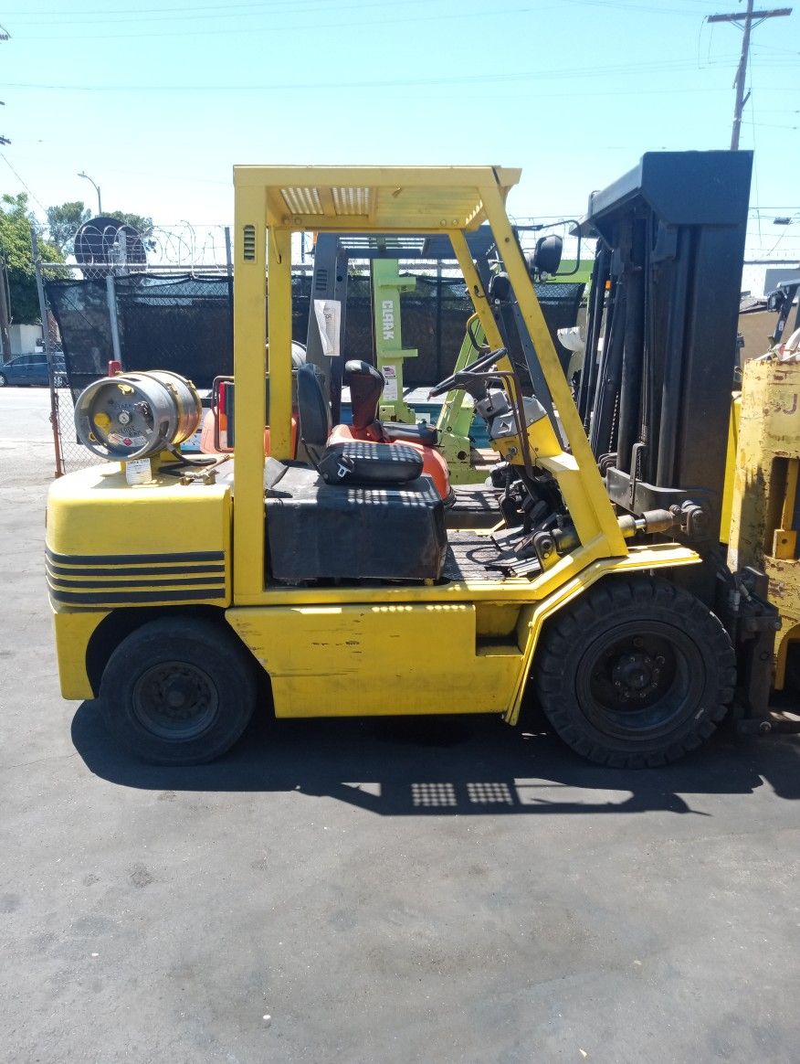 6,000 LBS Komatsu Forklift
