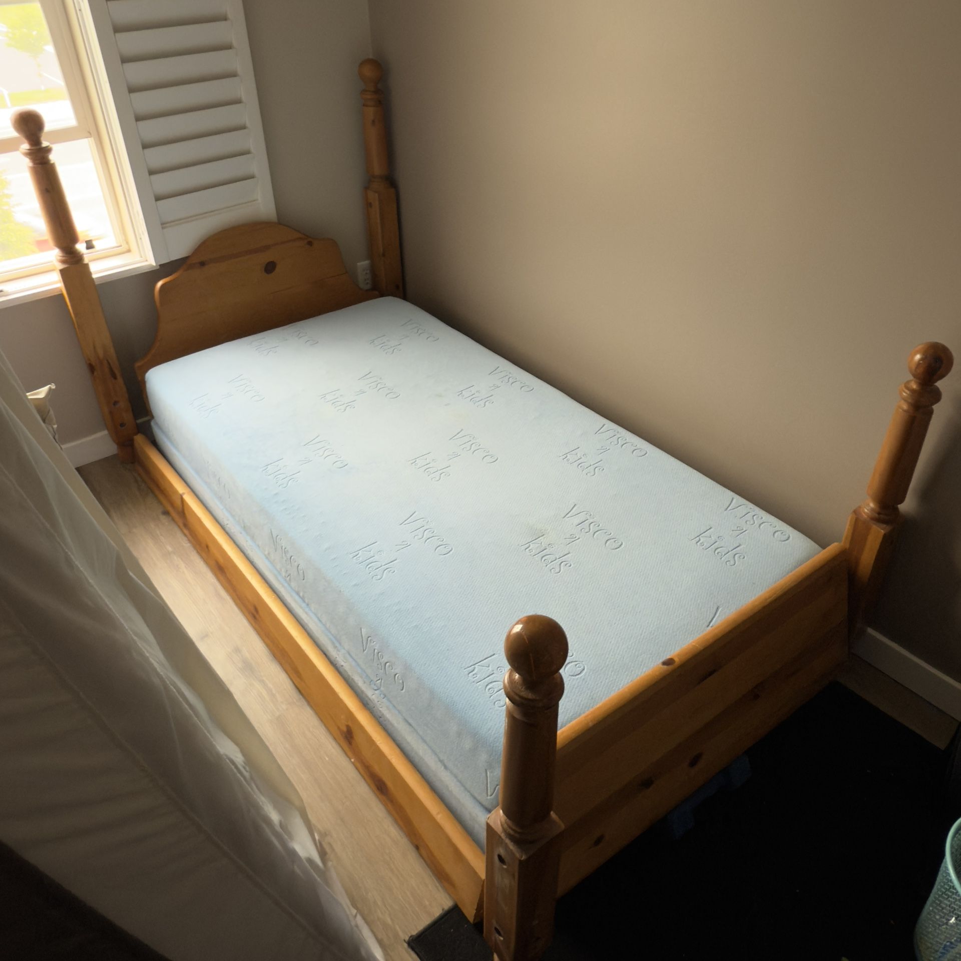 Twin Bed Set – mattress Box Spring & Real Wood Frame