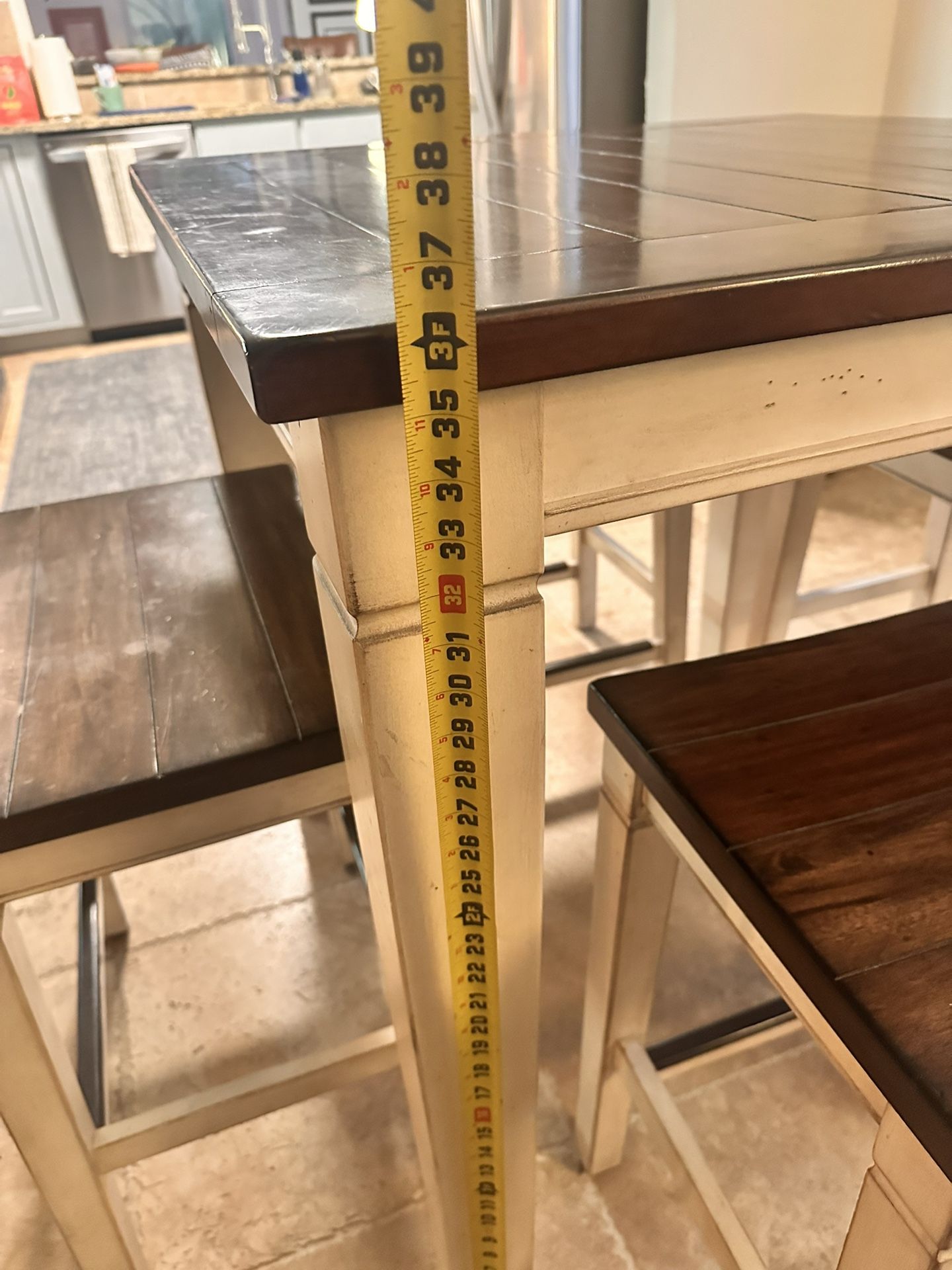 TABLE & Chairs (Pike & Main) 36x36x36”H