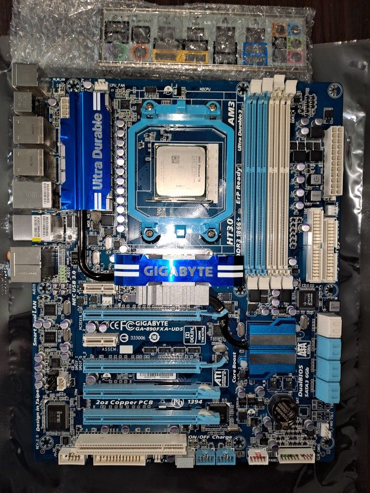 Gigabyte 890FXA-UD5 & PHENOM II 1090 Black Edition Unlocked