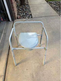 Portable Toilet with adjustment legs