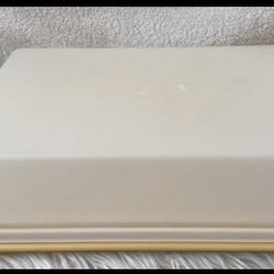 Vintage Tupperware sheet cake keeper