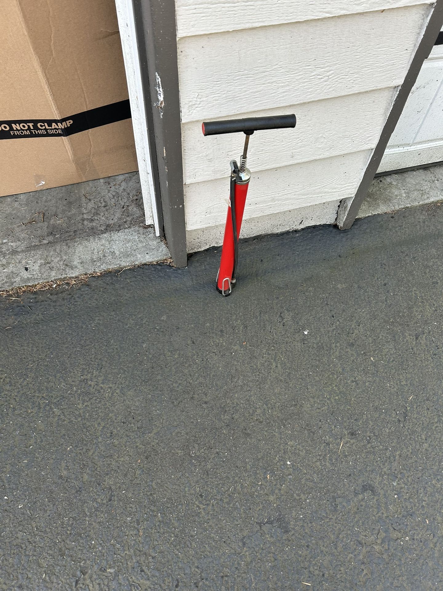 Tire pump