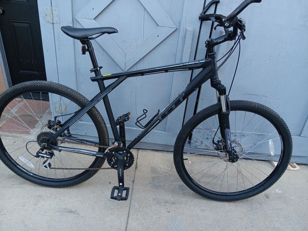 GT. TIMBERLINE. Mountain Bike