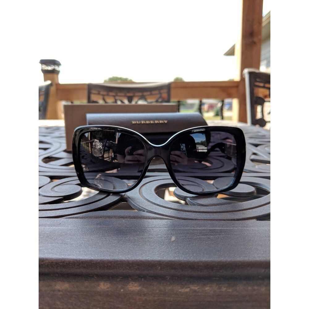 NWT Authentic Womens Burberry Square Sunglasses