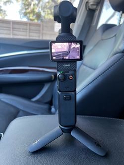 (Like New) DJI Osmo Pocket 3 Creator Combo