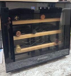 Wine cooler with light