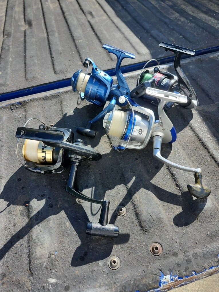 4 Large Spinning Reels